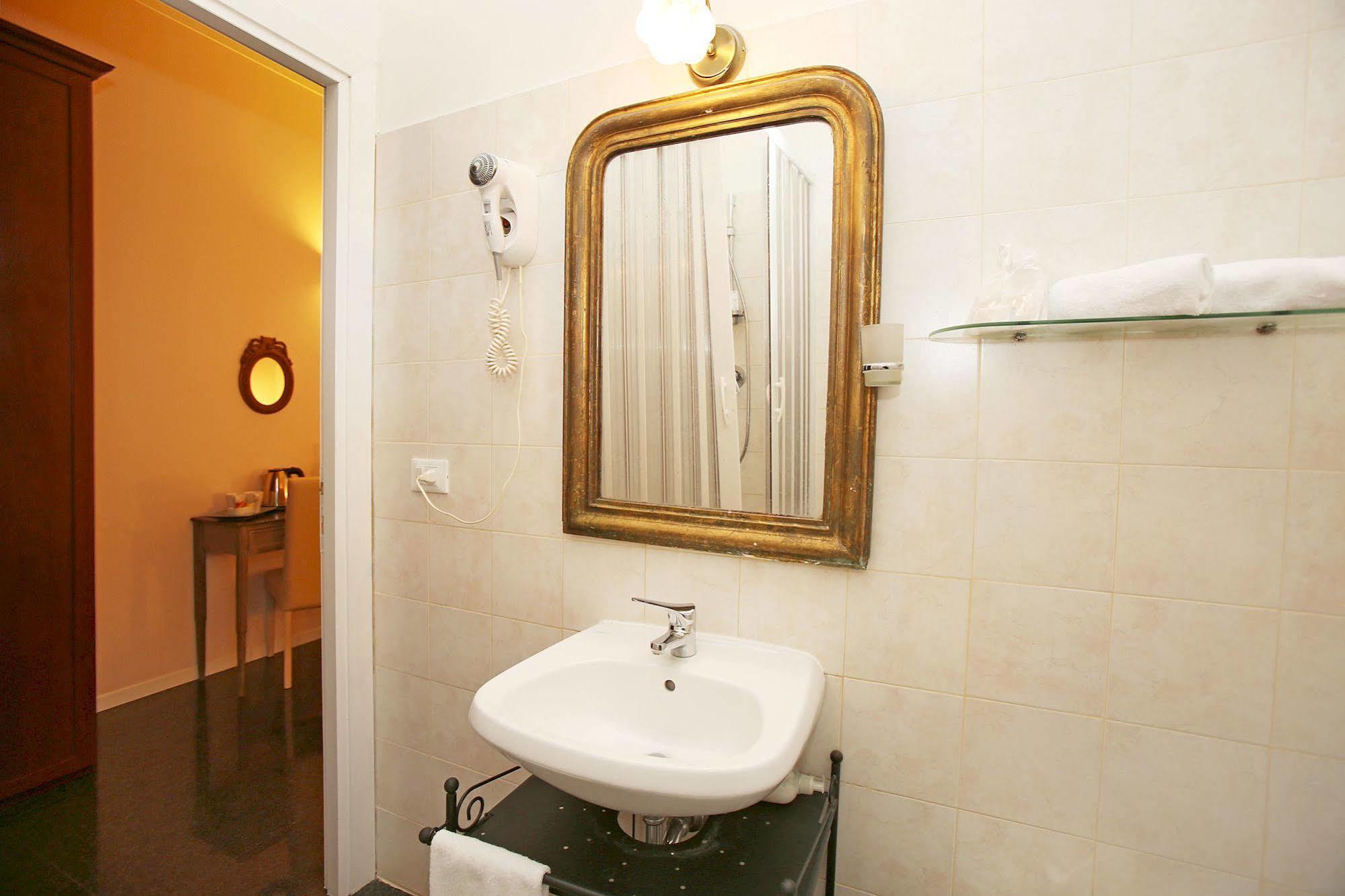 Amica Roma Guest House Buitenkant foto